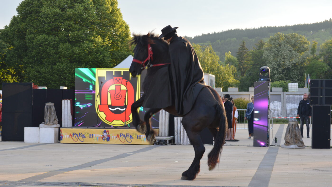 8 Savremenni tantzi
